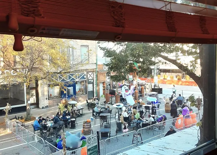 The Roscoe Village